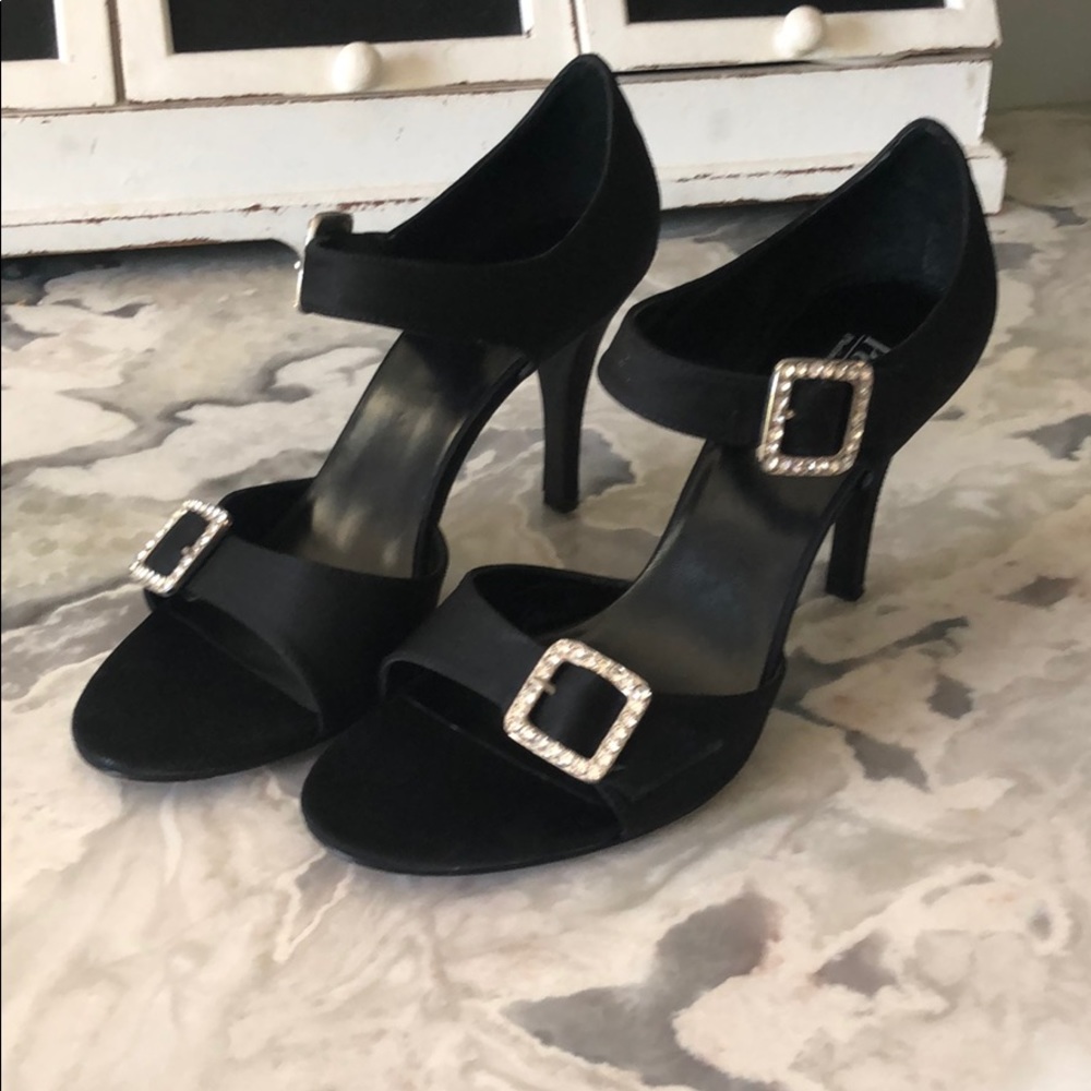 Pelle Moda Black and rhinestone pumps.